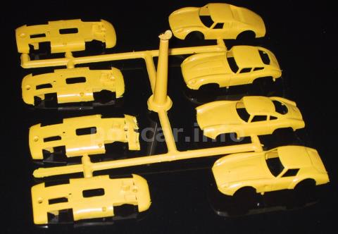 Fusione dei quattro modelli di Policar MINI: dall 'alto verso il basso si riconoscono la Porsche 904, la Jaguar XKE,la Alfa Romeo Giulietta SS e la Ferrari 206 GTO/64.