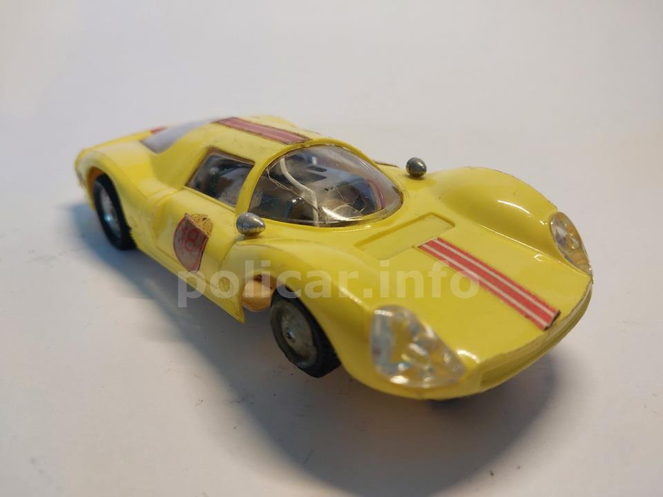 POLICAR A70 FERRARI 330 P3 GIALLA FARI BIANCHI POLICAR A70 FERRARI 330 P3 GIALLA FARI BIANCHI