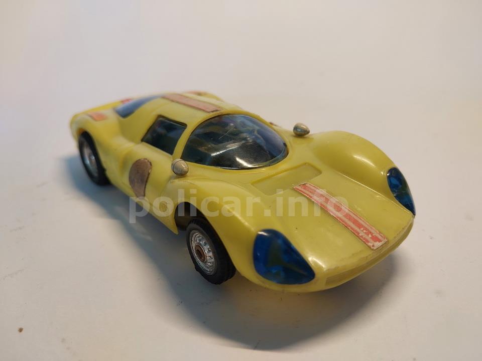 POLICAR/POLISTIL A70 FERRARI 330 P3 GIALLA FARI BLU POLICAR/POLISTIL A70 FERRARI 330 P3 GIALLA FARI BLU